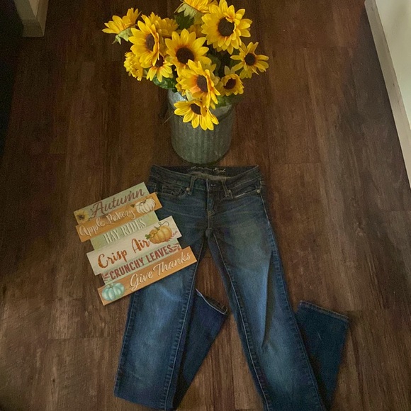 Cute 00 American Eagle jeans like new - Picture 1 of 1